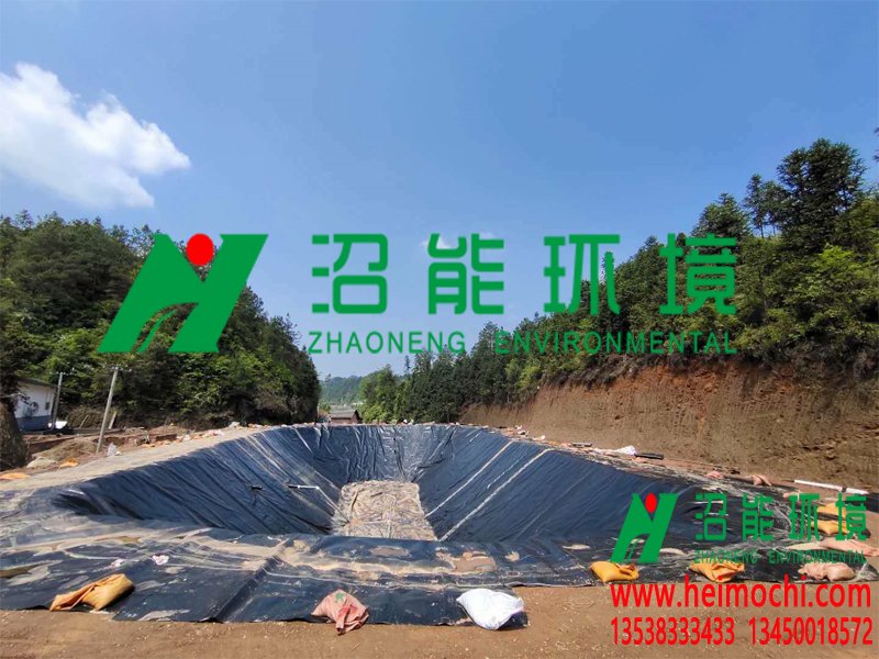 岳陽(yáng)平江5000立方黑膜沼氣工程黑膜沼氣池土工膜竣工