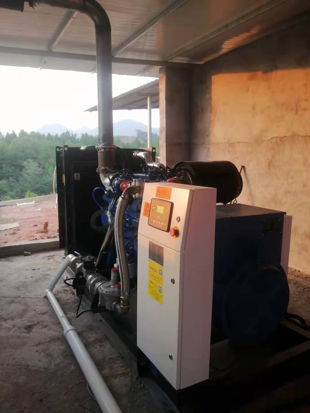 江西吉安市安?？h瓜畬鄉(xiāng)青陂村眾望集團(tuán)200KW沼氣發(fā)電機(jī)組安裝調(diào)試成功